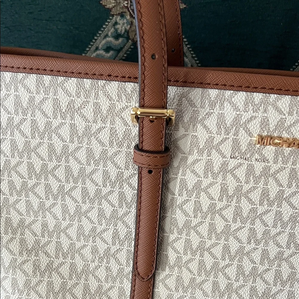 NWT Michael Kors Jet Set Travel Large Shoulder Tote Vanilla - Picture 3 of 15